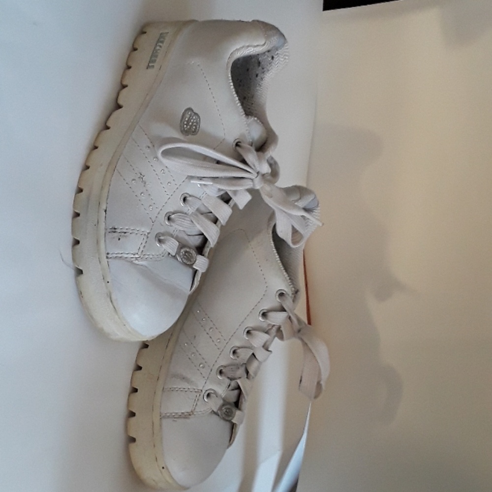 Skechers white sneakers
